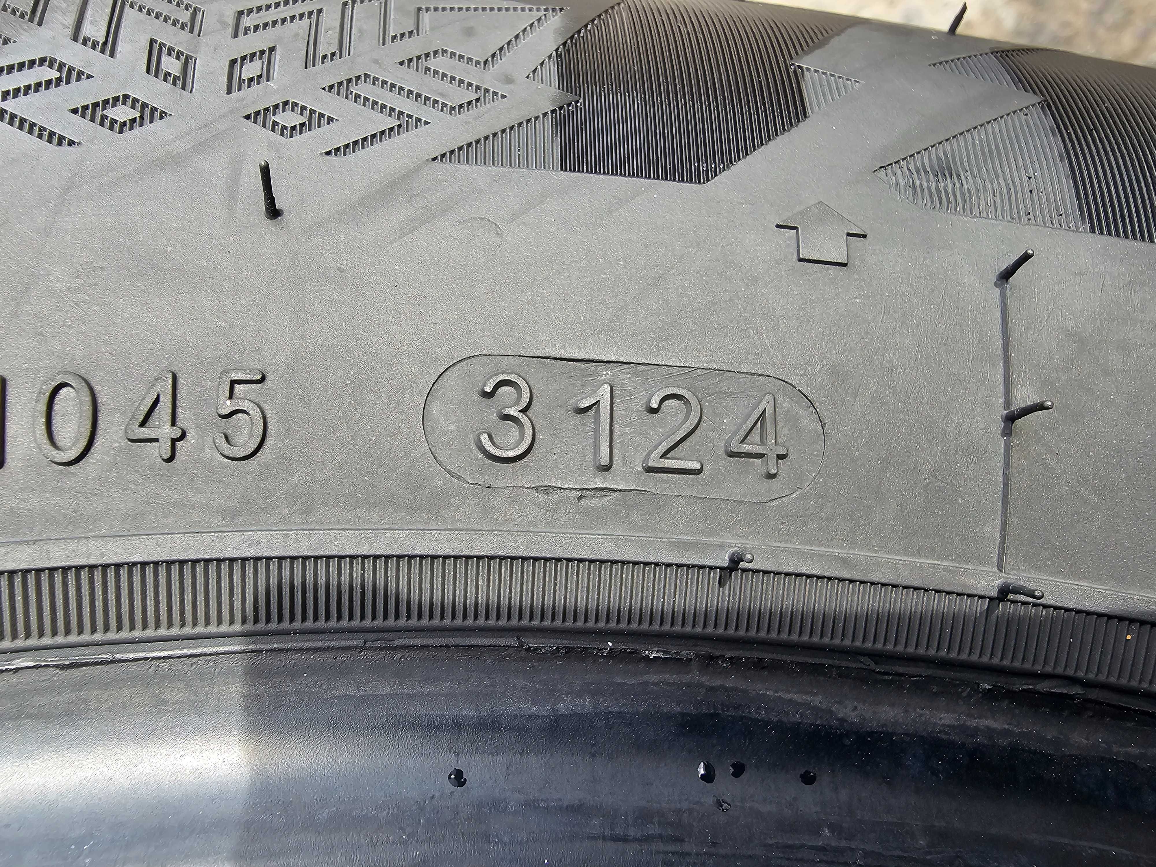 Автошины 235/60R18, 4 шт., зима (шипы), 07.2024 г. - 150 000 т.