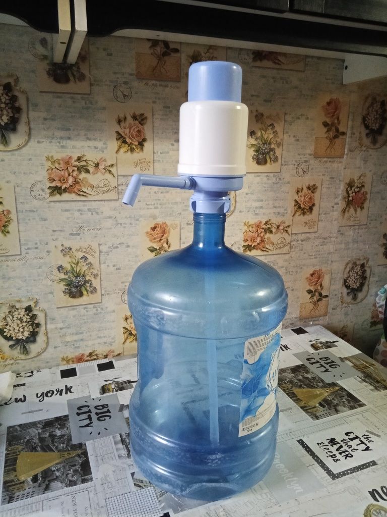 Продам бутыль 19 литров и помпа
