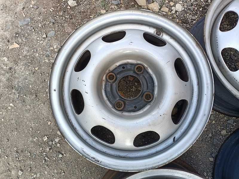 Продам оригинальные металлические диски на Volkswagen Golf