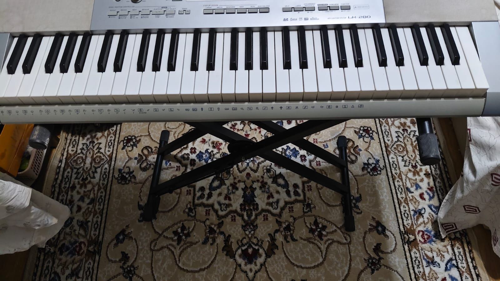 Продам синтезатор Casio