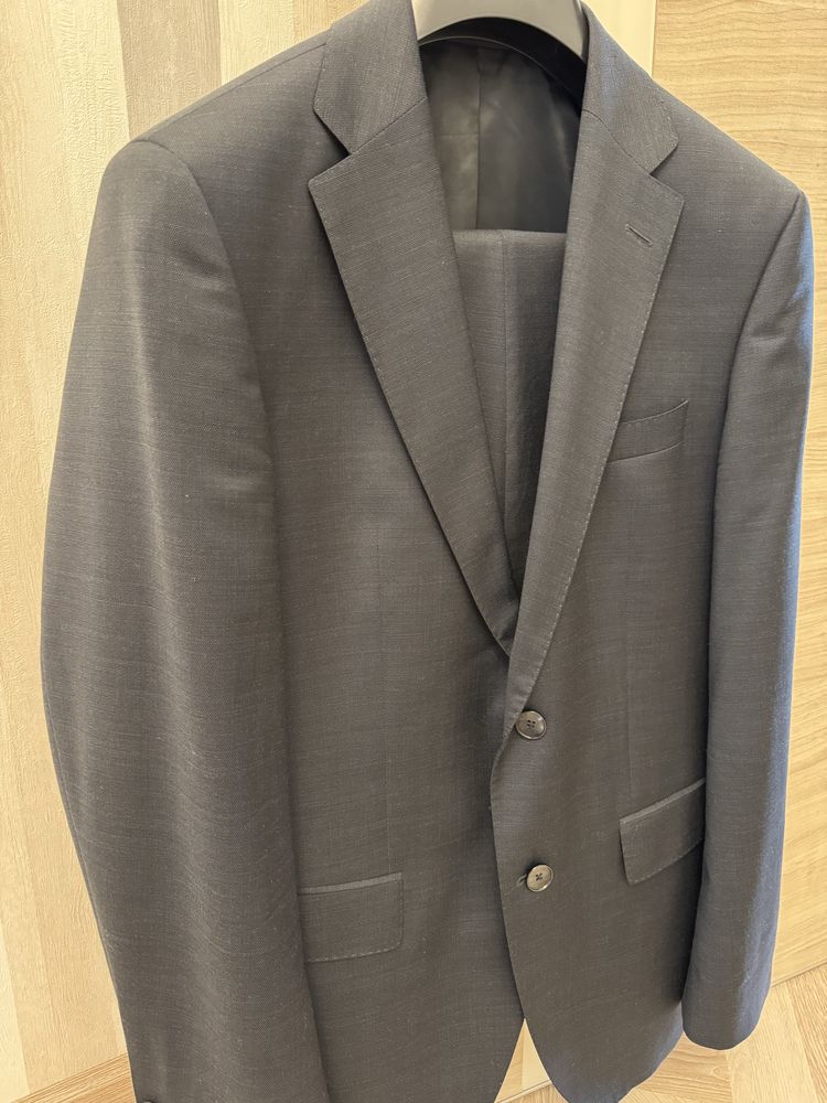 Продам костюм Hugo Boss