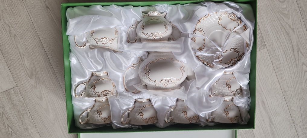 Продам чайный сервиз на 6 персон (новый, в коробке)