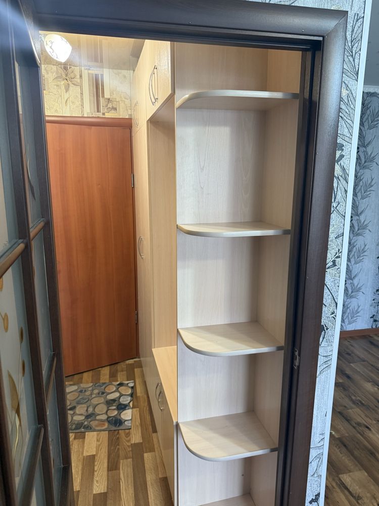 Продам шкаф в прихожую