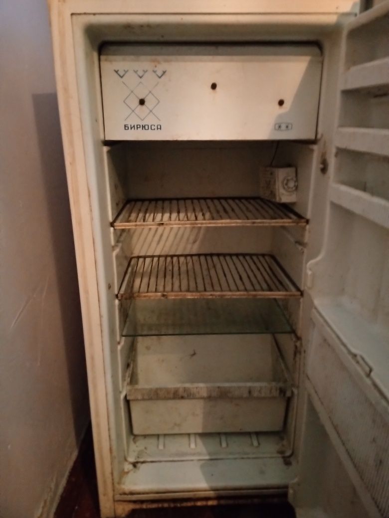 Холодильник Бирюса