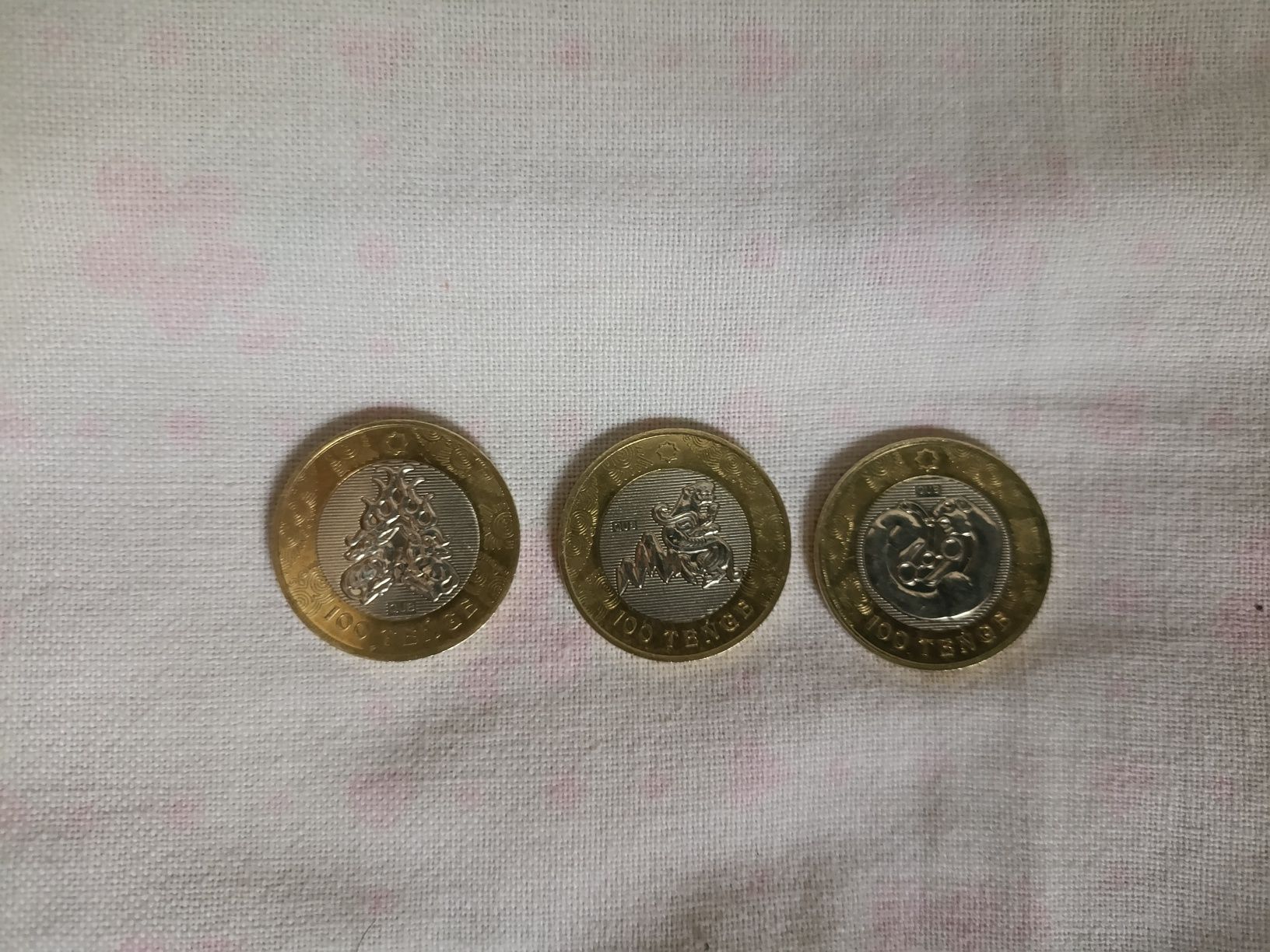 Продаю три редких монет 100 тенге