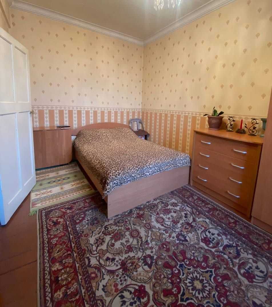 Продается 2-комнатная квартира, «сталинка»,по адресу Н.Назарбаева, 66.