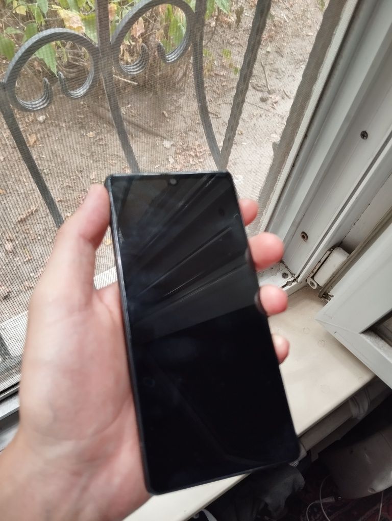 Смартфон Google pixel 6a требует замены дисплея!