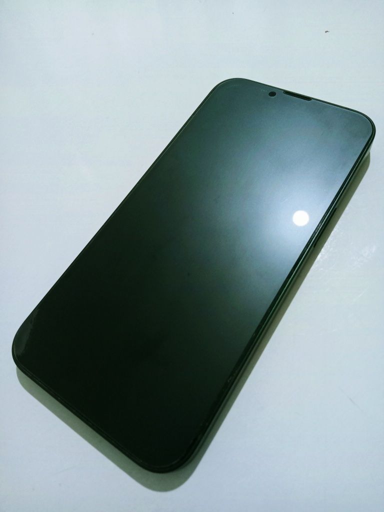 iPhone 13 в отличном состоянии