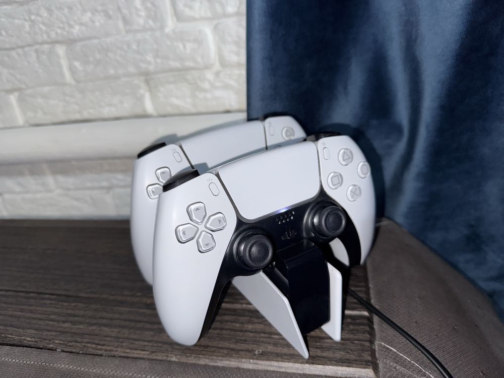 Продам PS 5 в идеальном состоянии