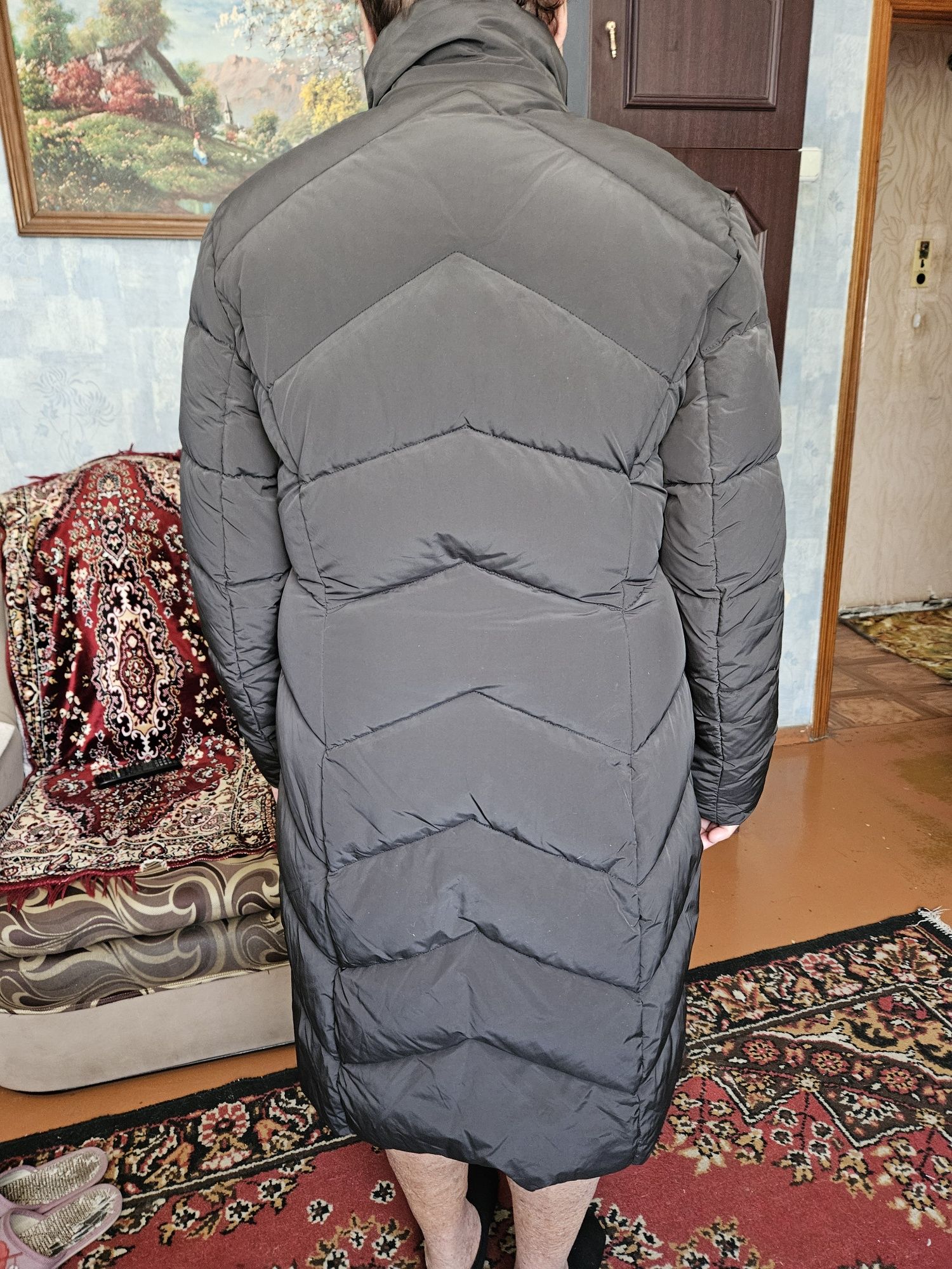 Пуховик черный..