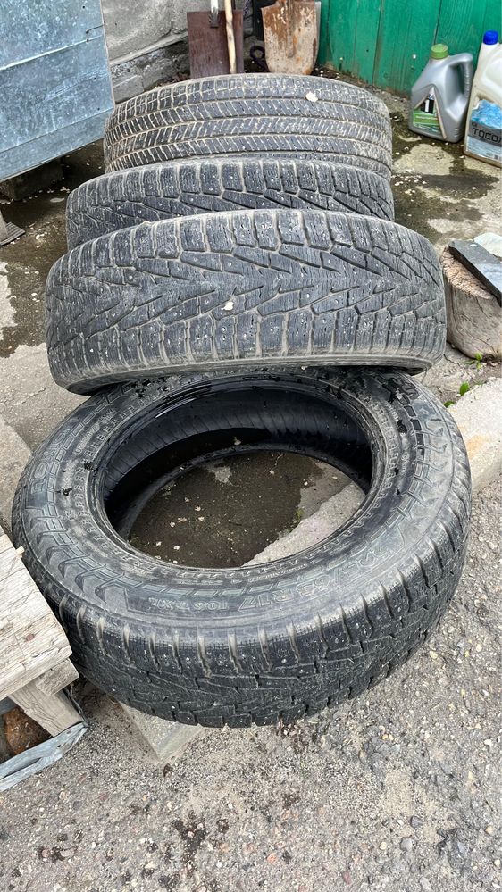 Продам шины бу 225/65 R17 зима