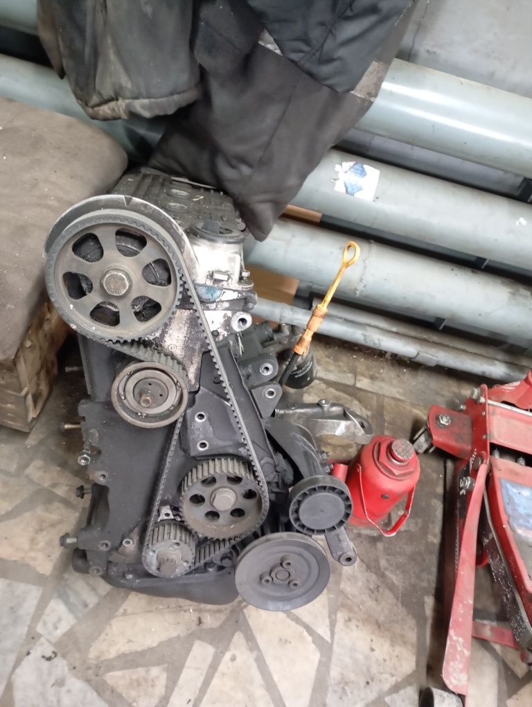Продам двигатель Ауди С4 16 клапанный