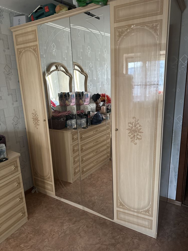 Спальный гарнитур