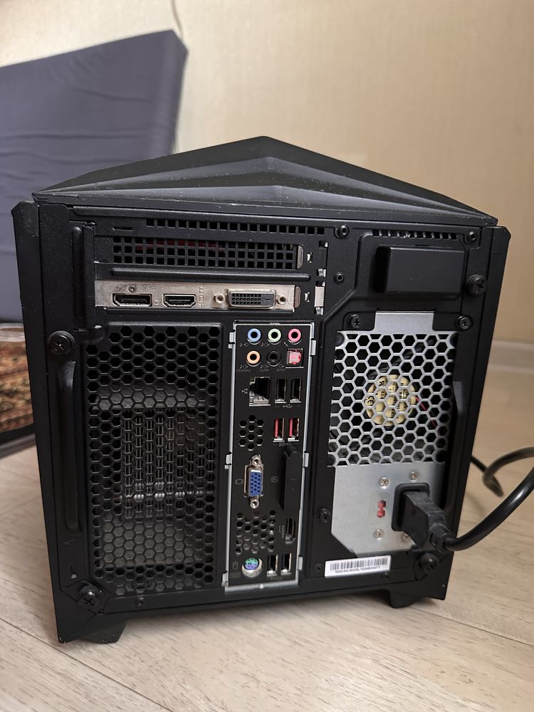Продается игровой процессор Lenovo Ideacentre Y720 Cube с клавиатурой