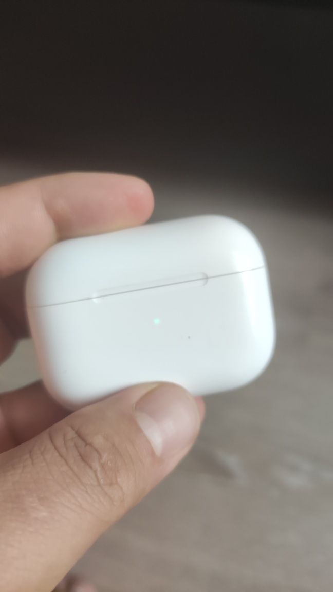 Продам оригинал кейс от airpods pro