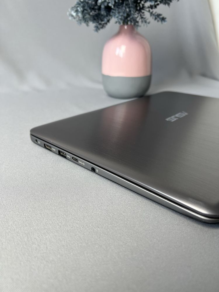 Ноутбук Asus VivoBook E403N Мобильная версия, элегантно оформленная