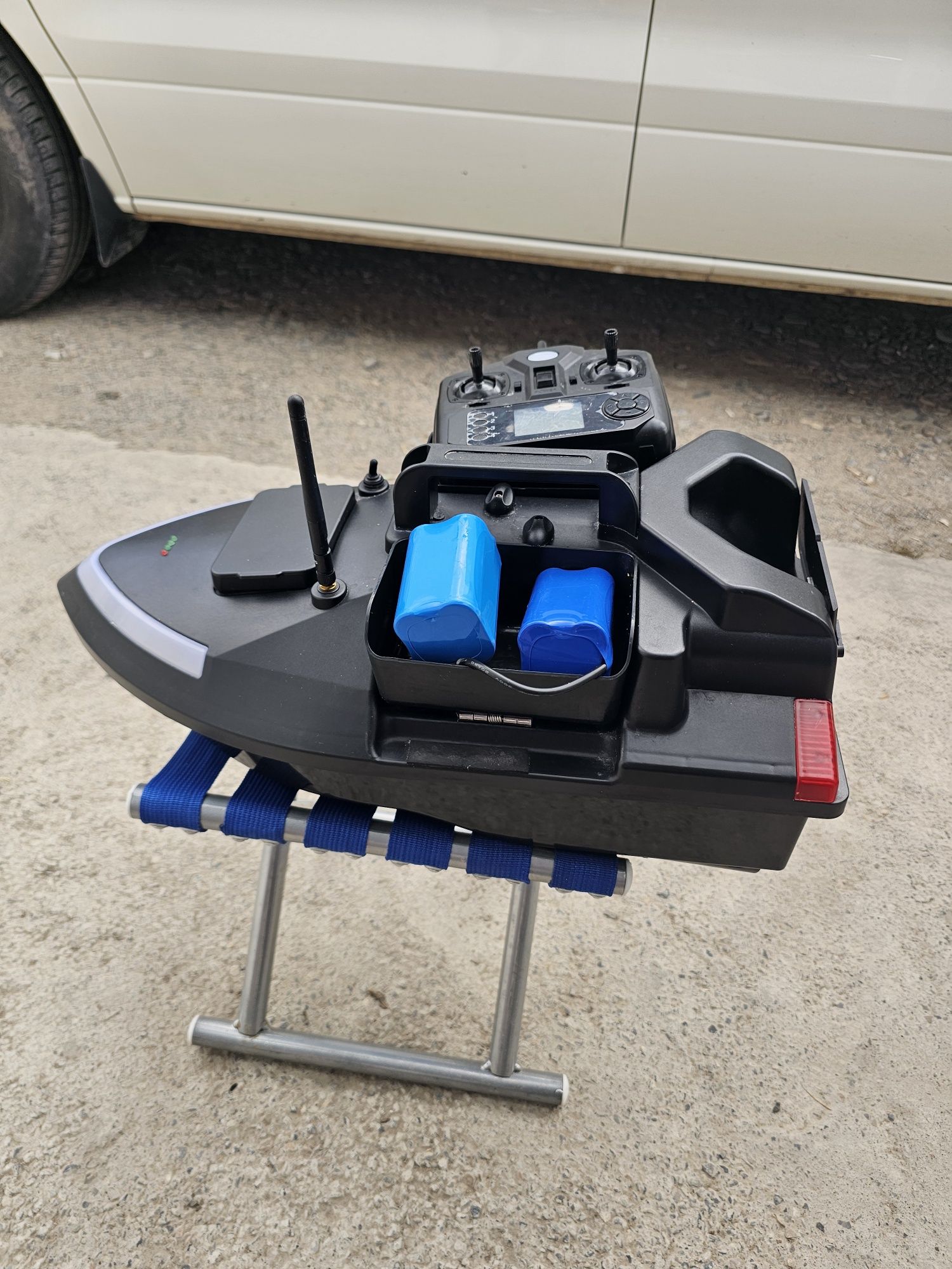 Прикормочный кораблик Flytec v020