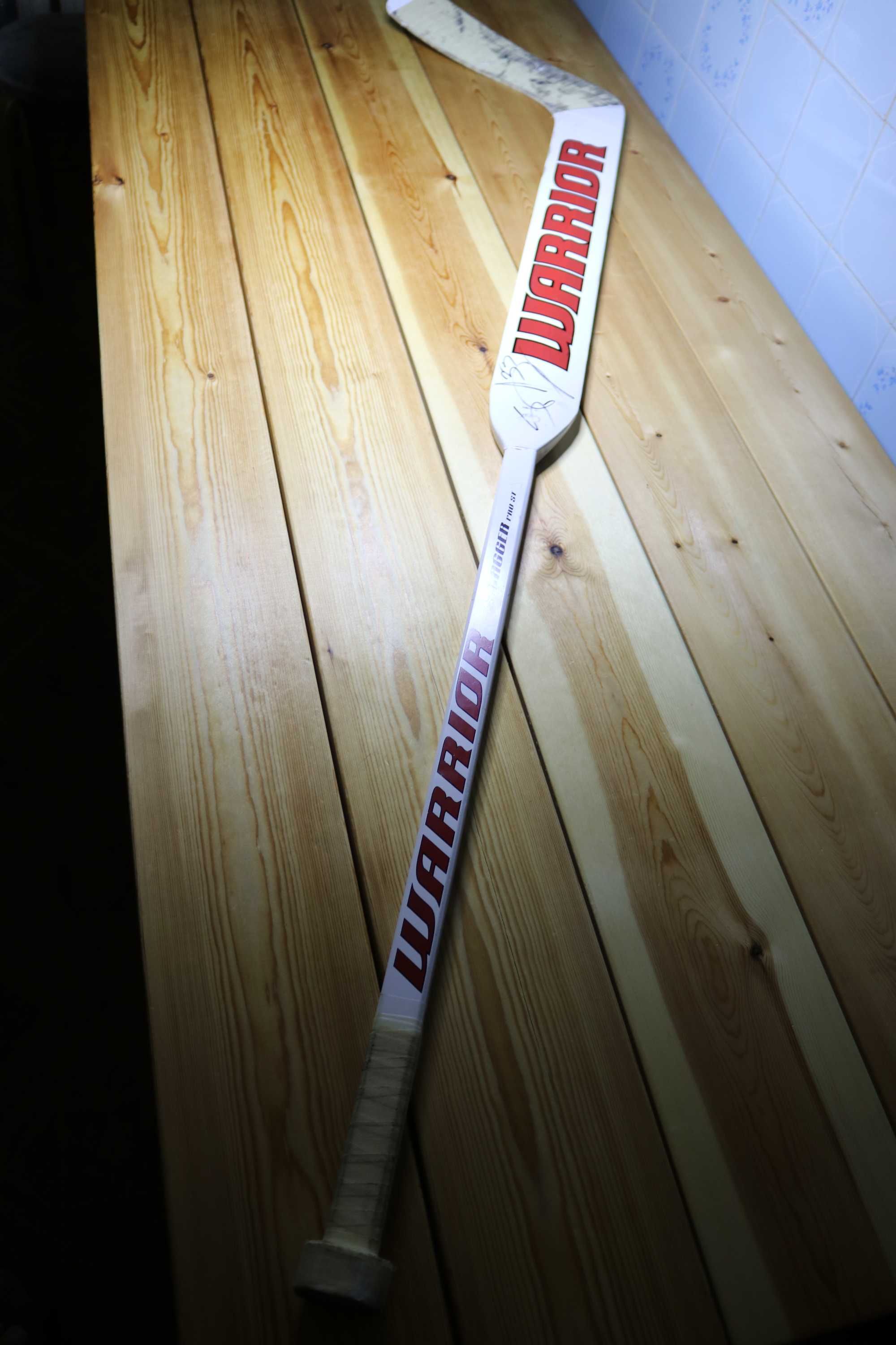 Хоккейная клюшка с автографом, вратаря-чемпиона Кубка Стэнли, NHL