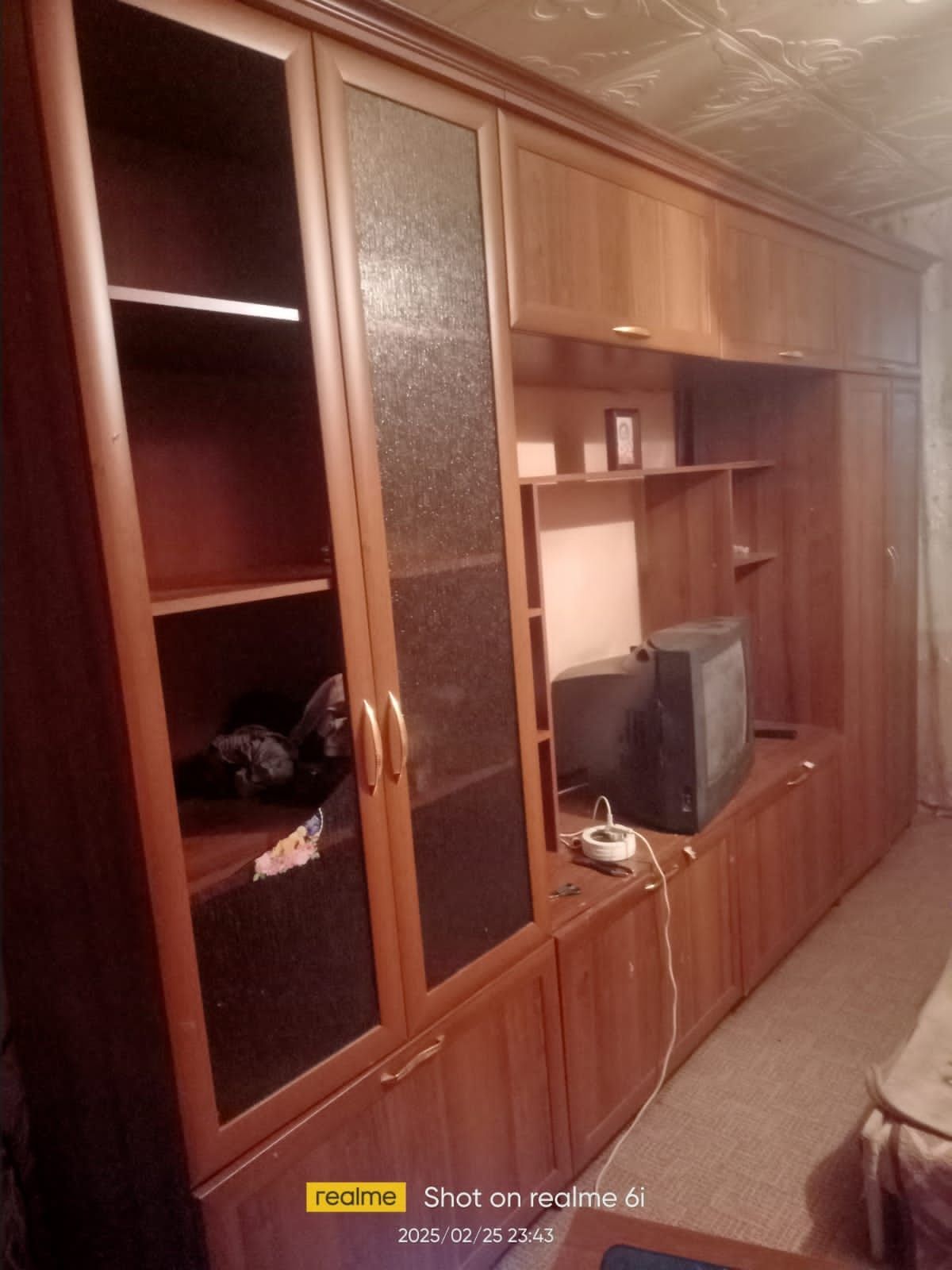 Продам стенку. в сборе с прихожей САМОВЫВОЗОМ