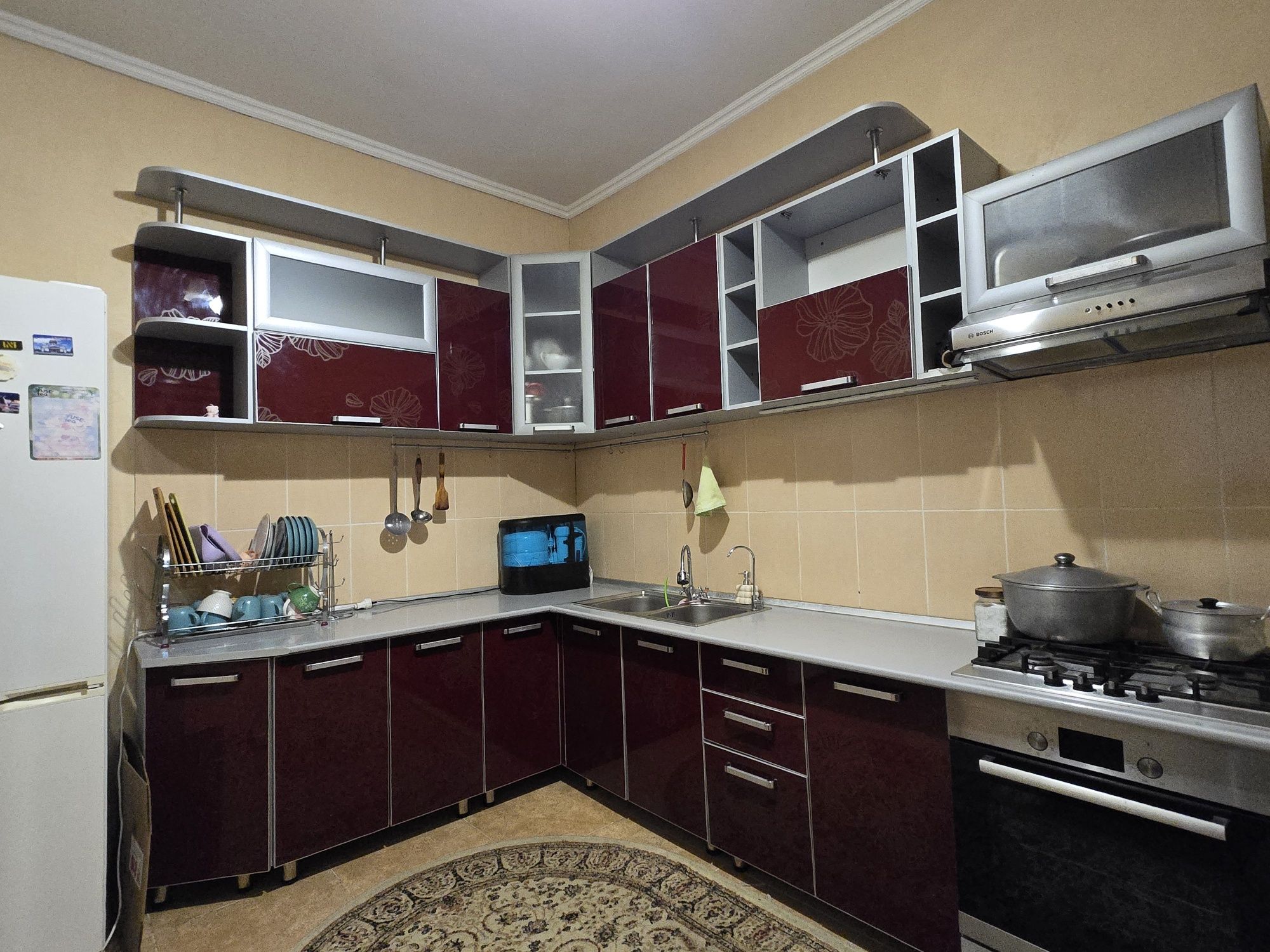 Продается кухонный гарнитур в очень хорошем состоянии