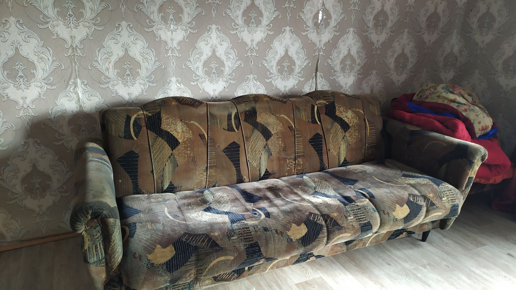 Продам б/у шкаф ,диван