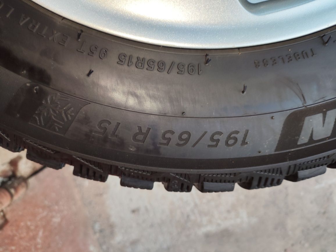 Продам 195/65/15  зимнюю резину Michelin
