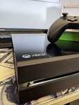 Xbox one 512 gb + 2 оригинальных геймпада