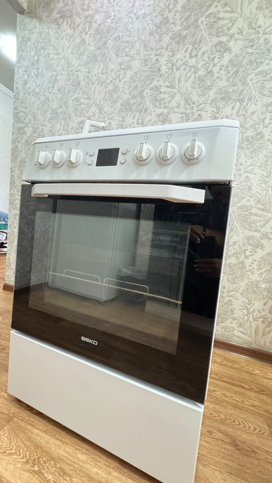 Продам электро плиту Beko
