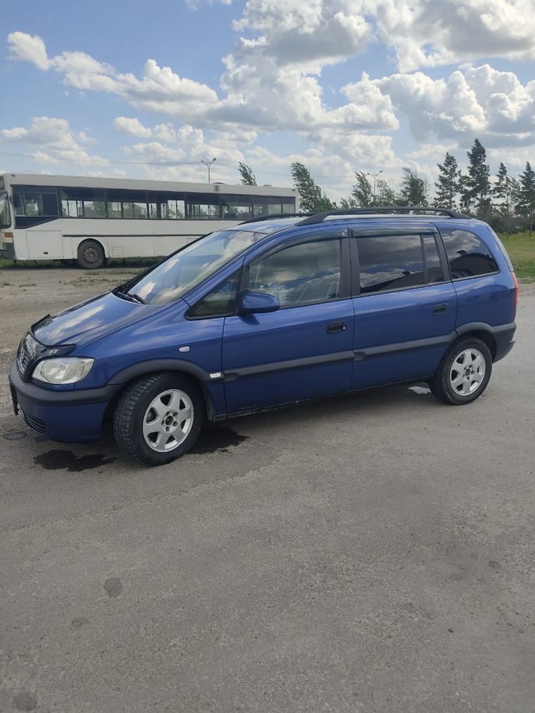 Opel Zafira 2002 года