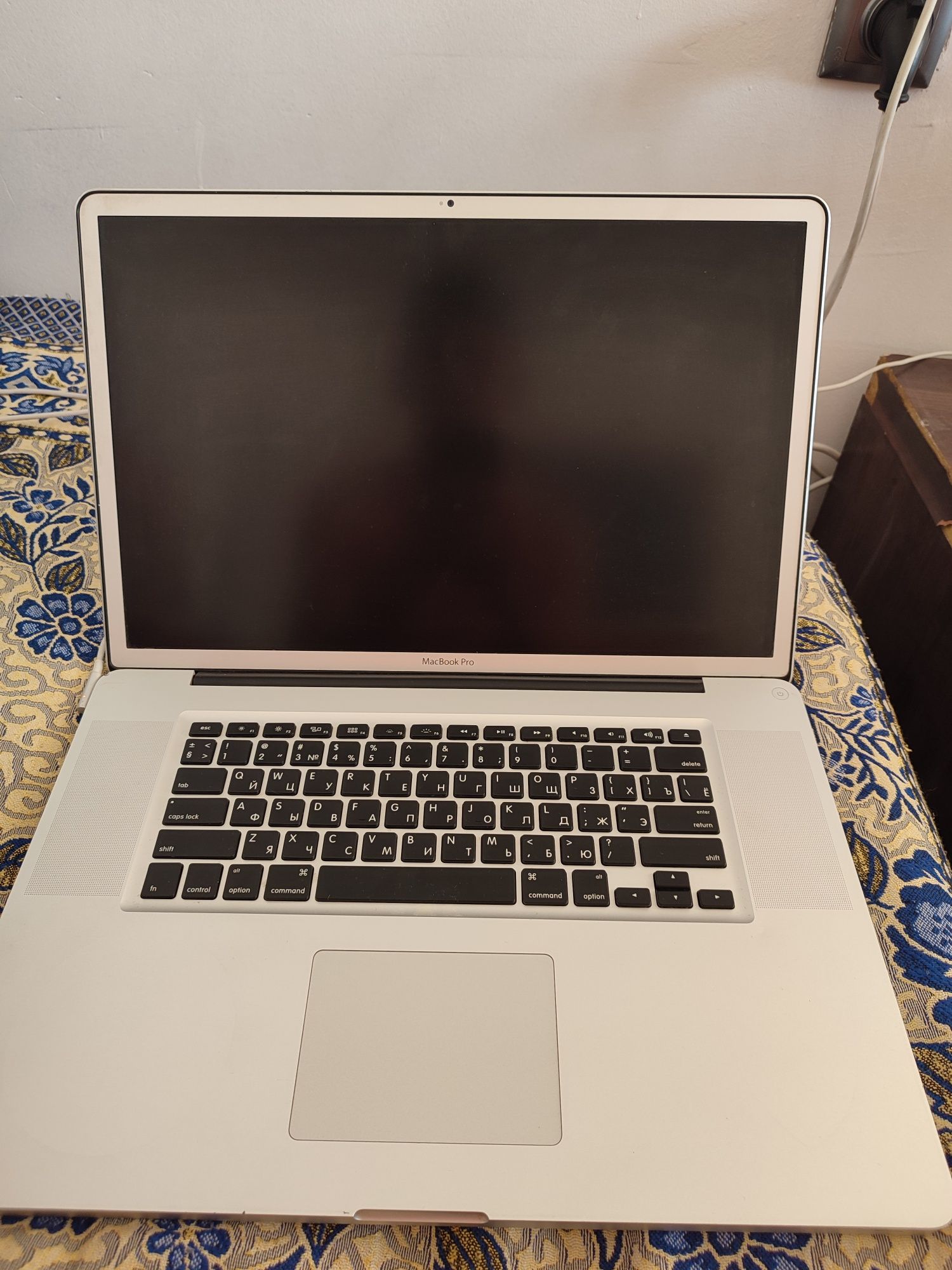 Продам MacBook pro 2011 год
