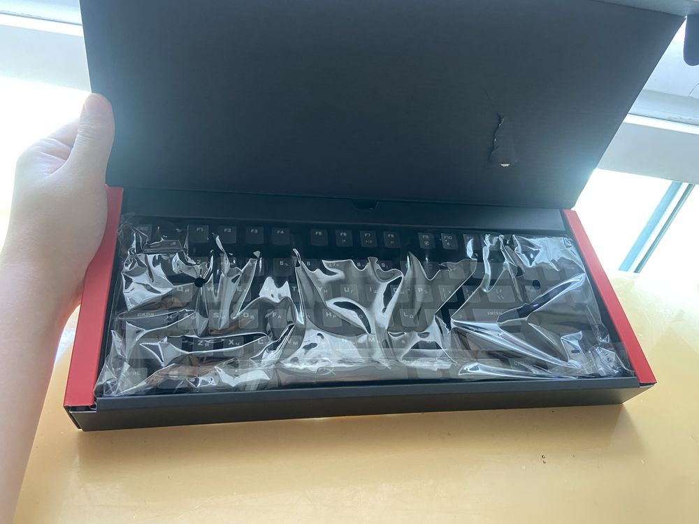 Продам наушники,мышку,коврик,клавиатуру и кресло.