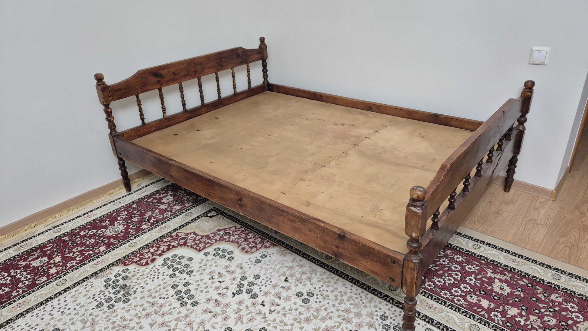 Продам 2х спальную кровать.