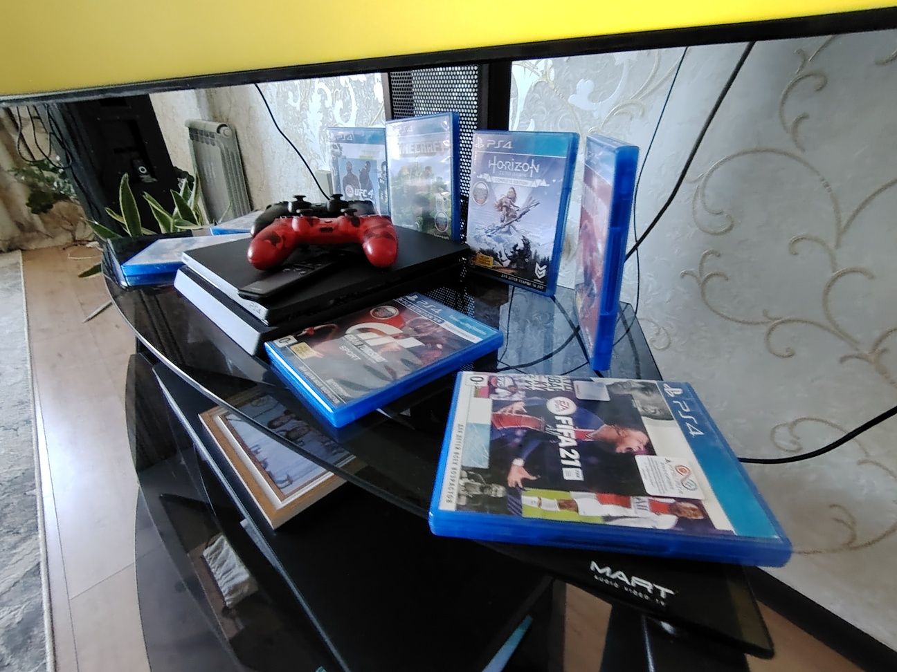PS4 в идеальном состоянии