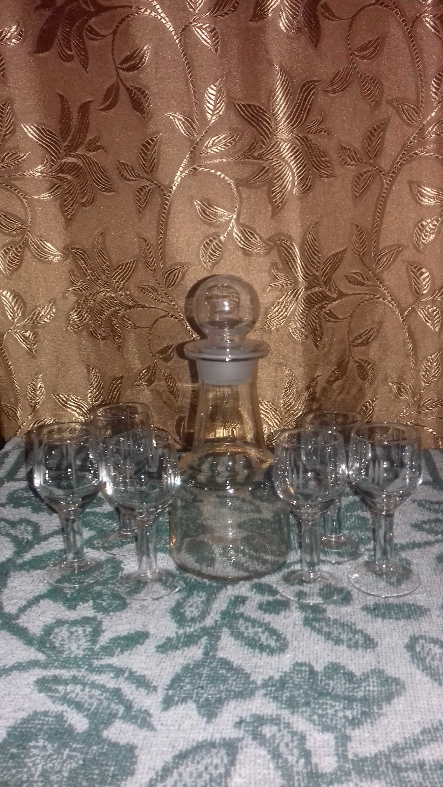 Графин с рюмками
