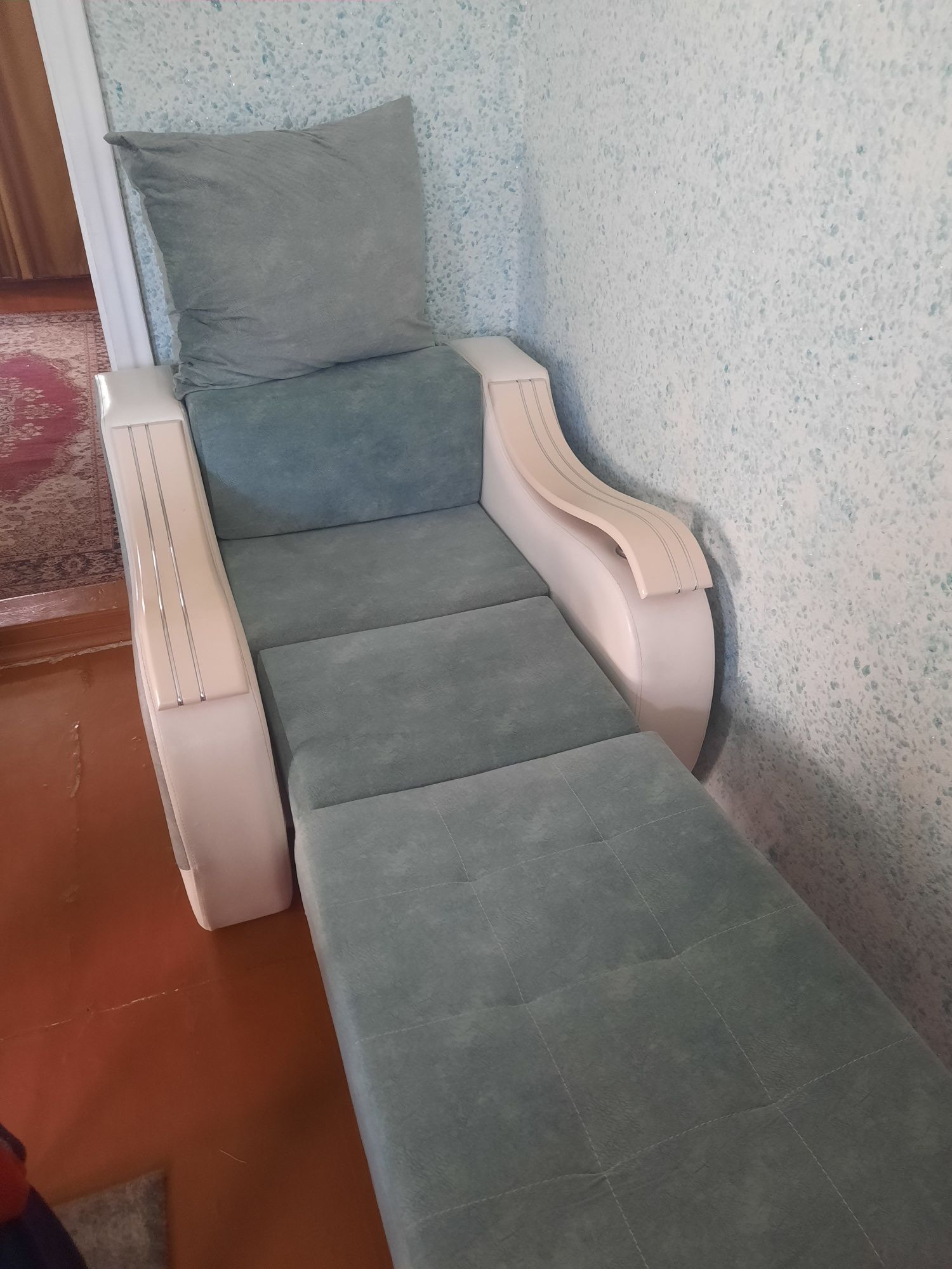 Диван и кресло (комплект)