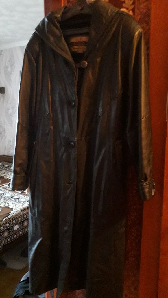 Продам пальто кожаное