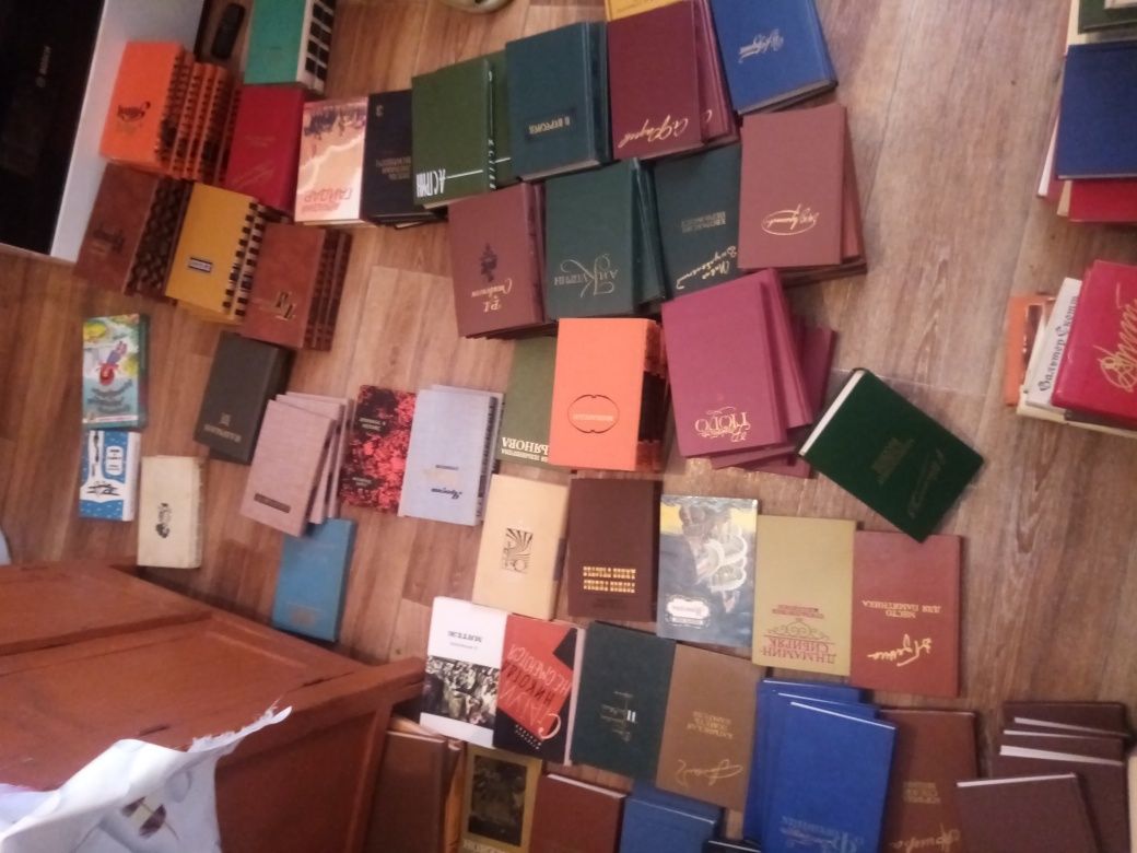 Продам книги в вольшом количестве
