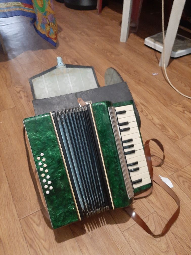 Продам баян советский
