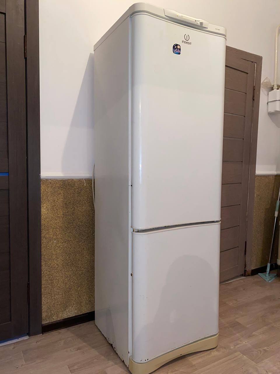 Холодильник Indesit