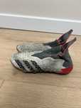 Футболный бутсы от Nike,с шипами и лёгко одеваются  37 размер
