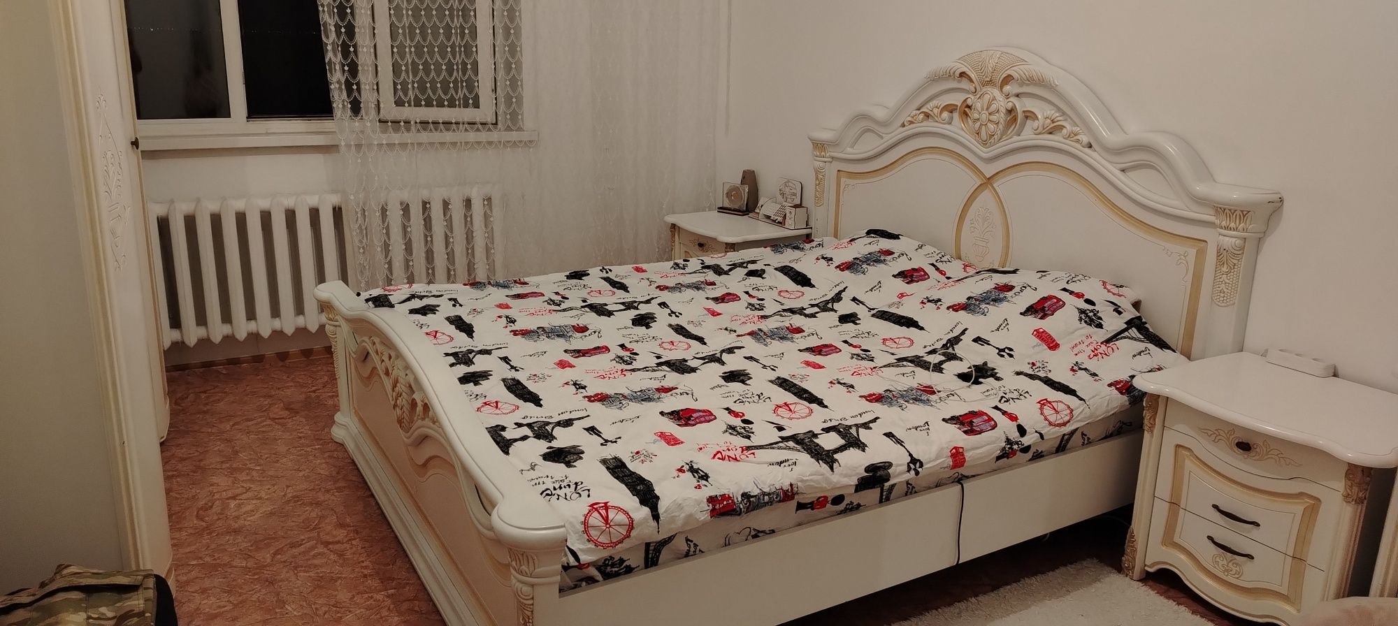 Продам срочно спальный гарнитур