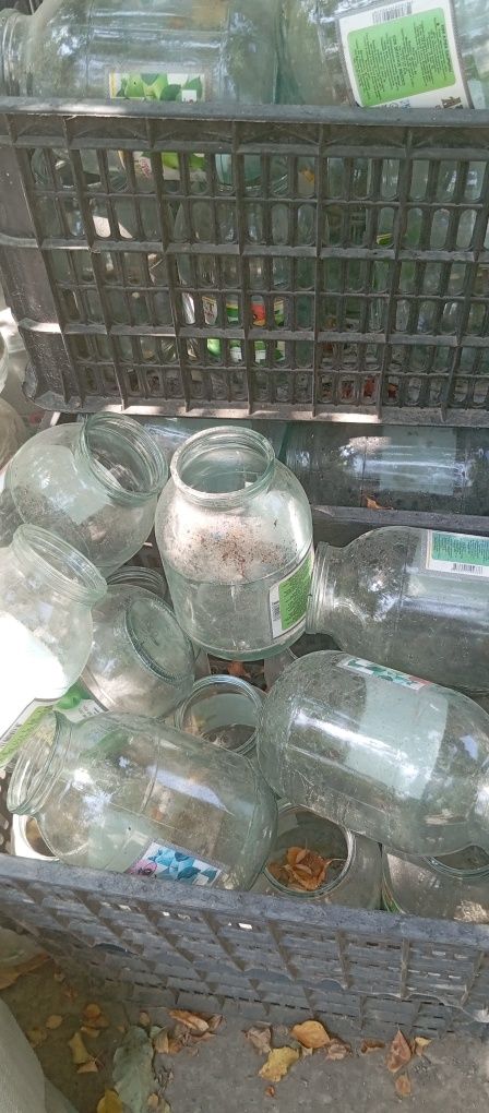 Продам двухлитровые банки в наличии 2.000 штук