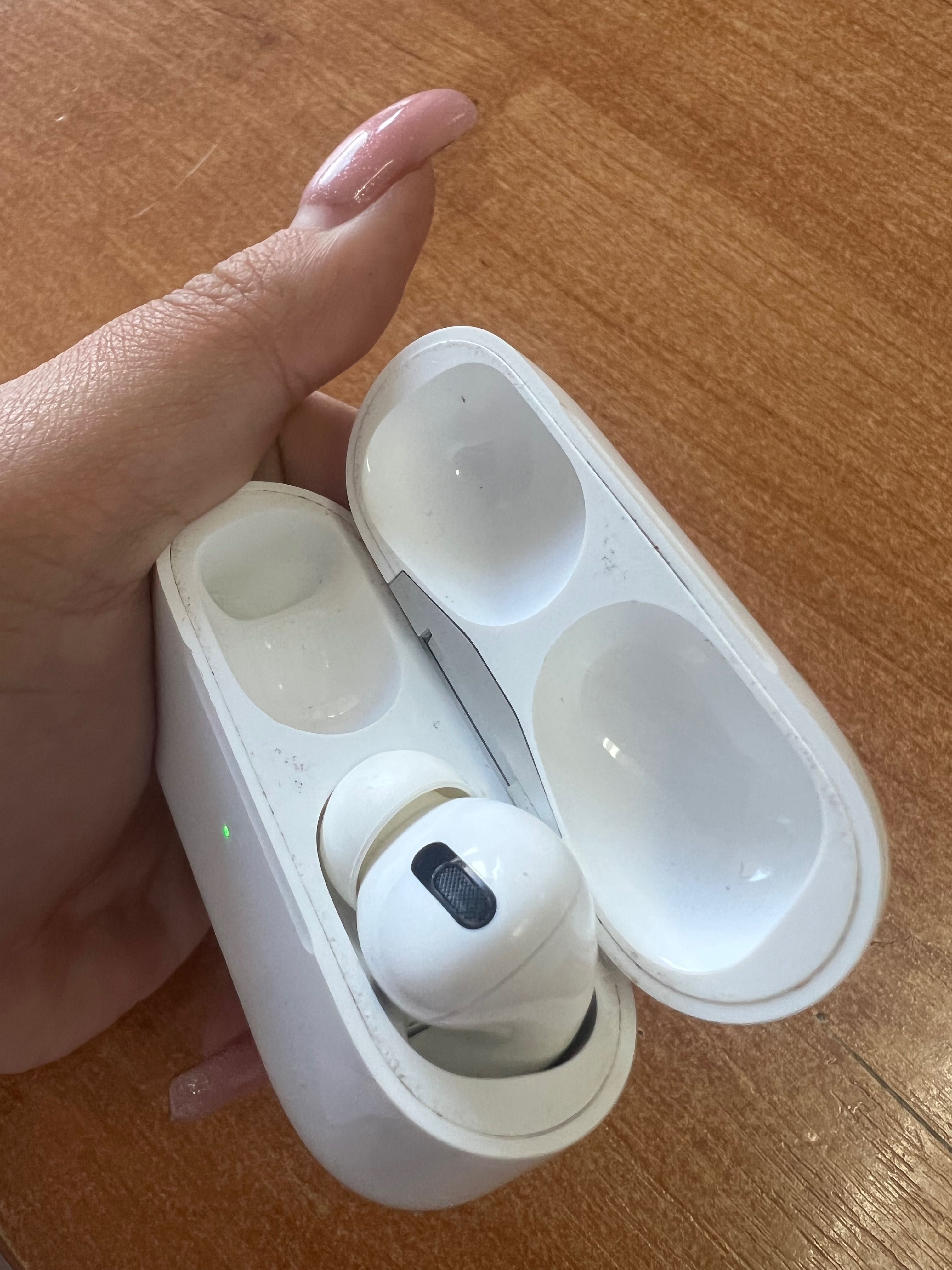 AirPods Pro в хорошем состоянии