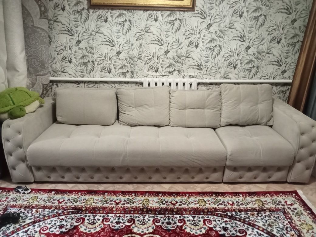 Продается диван в гостиную