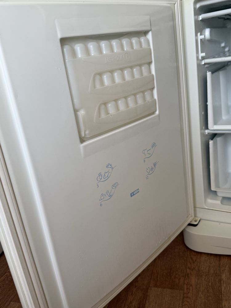Холодильник INDESIT