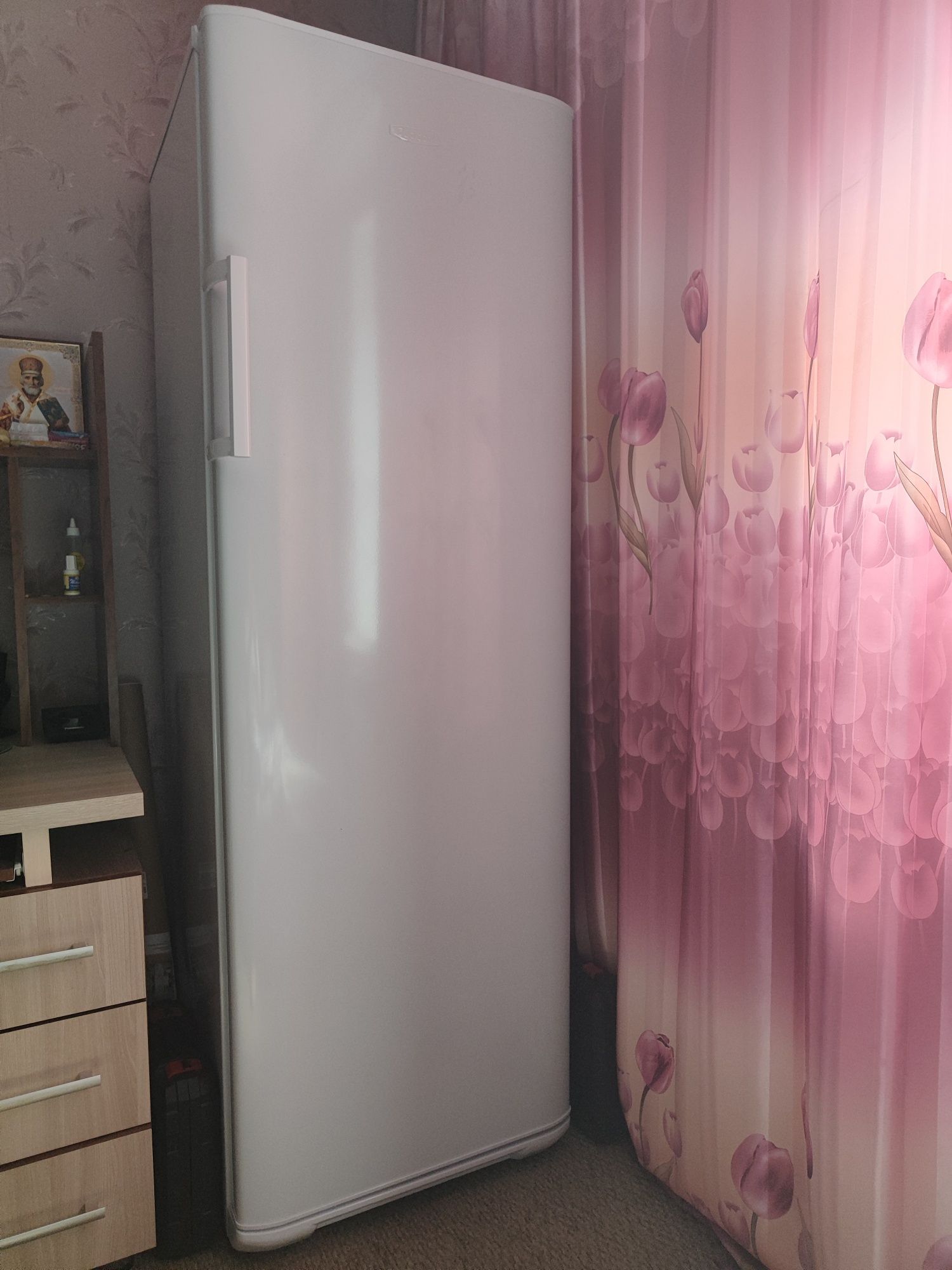 Продам морозильную камеру б/у, объём 215л.