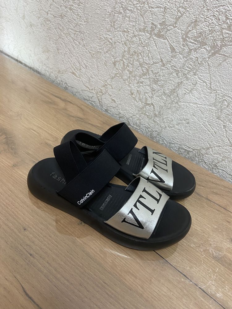Продам туфли женские