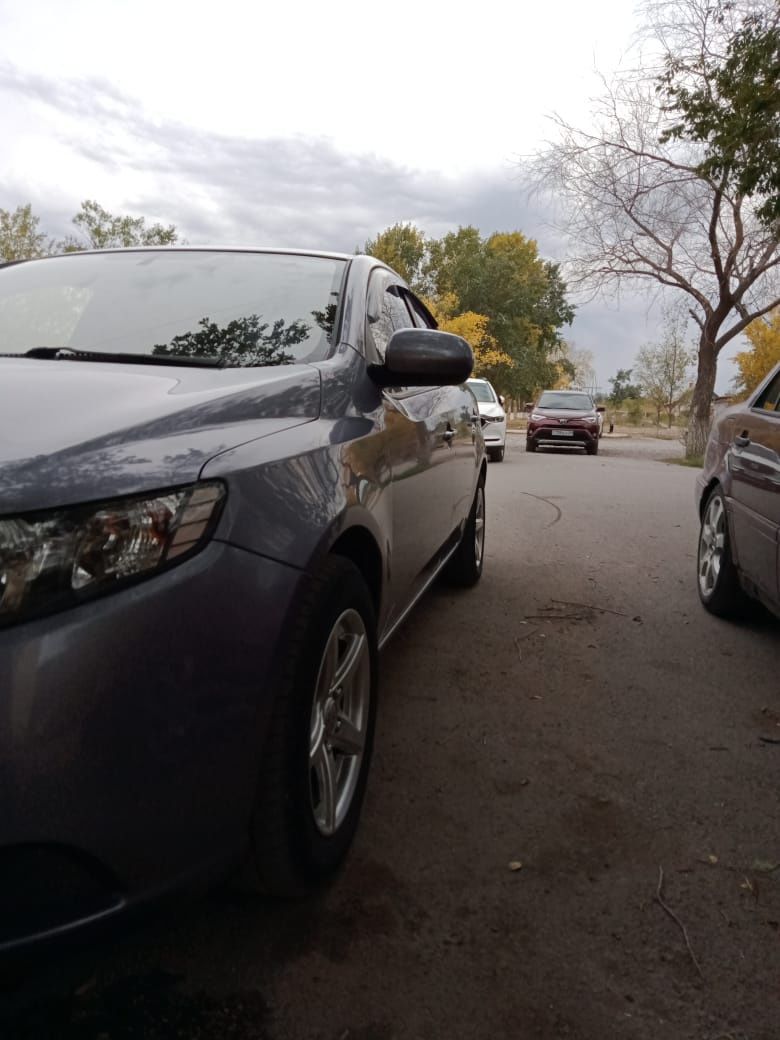 Продам автомобиль Kia Cerato 2010 г