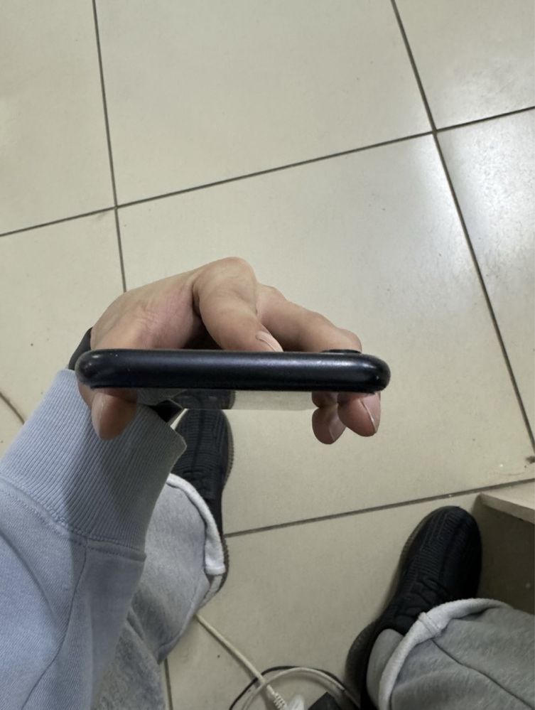 Продам Айфон хр