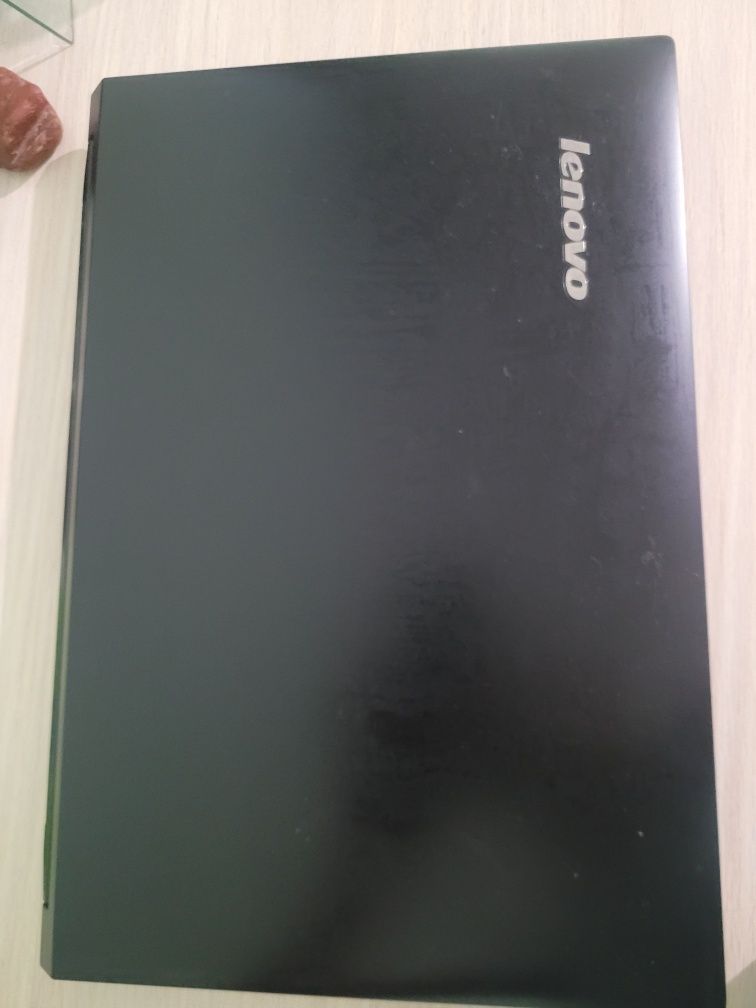 Живой ноутбук Lenovo, аккумулятор держит 2 часа,i3,4 гб ОЗУ, 500 гб